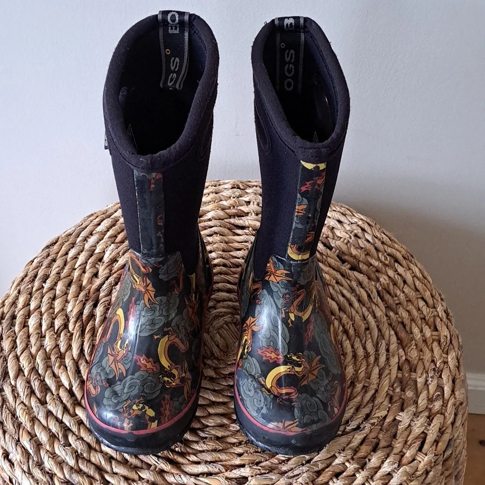 BOGS Youth Unisex Pull-On Waterproof/Insulated Winter/Rain Boots Dragon Print 11